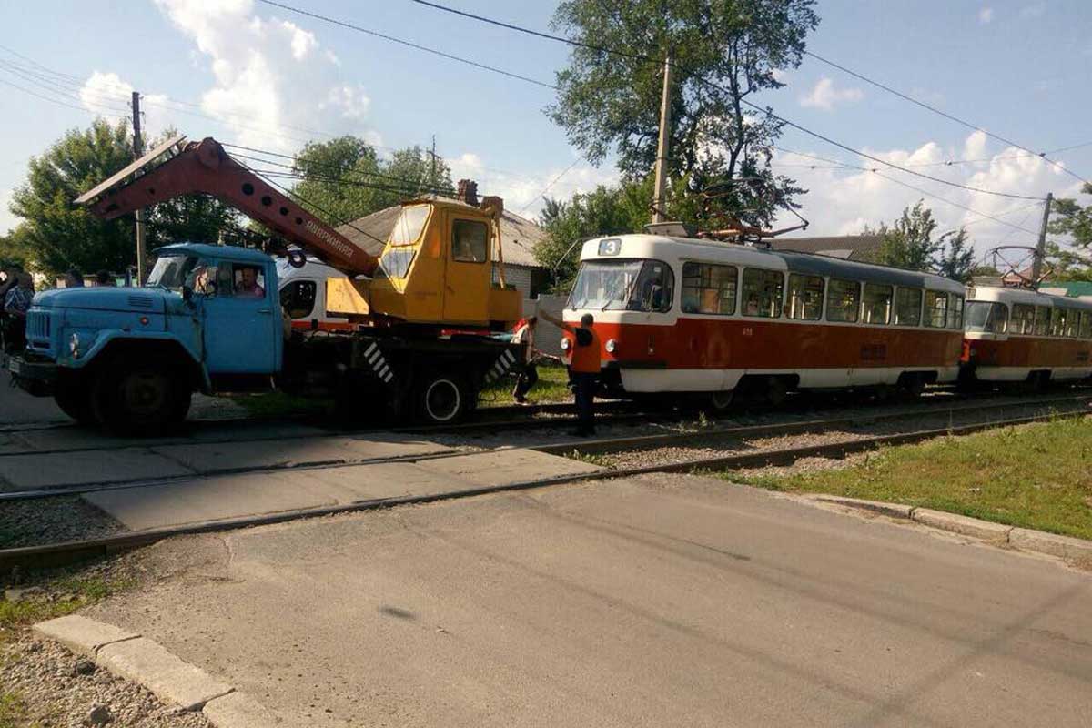 Умер мужчина, попавший под трамвай в Харькове
