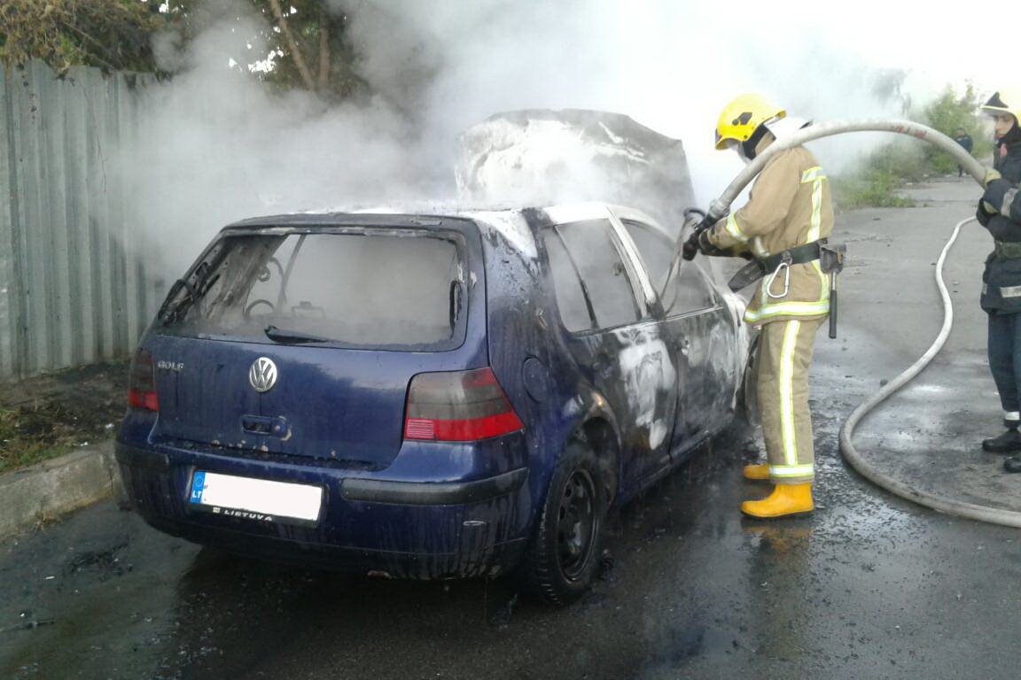 На Алексеевке сгорел Volkswagen (фото)