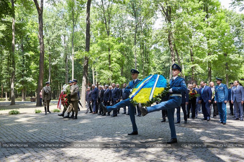 В Харькове почтили память расстрелянных офицеров