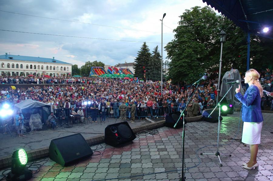 Светличная поздравила изюмчан с днем города