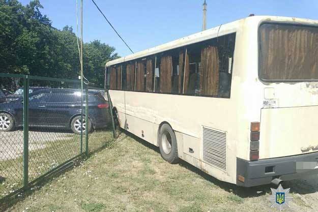В Харькове автобус протаранил несколько машин (фото)