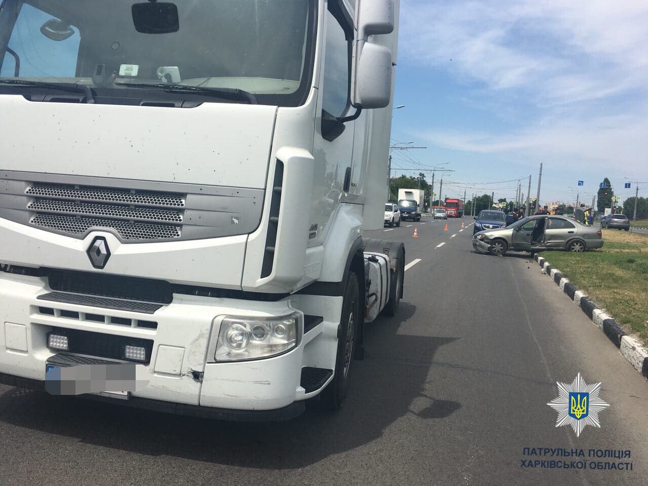 На Гагарина - авария с грузовиком: много пострадавших (фото)