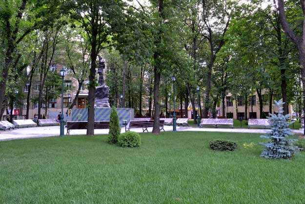 В центре Харькова реконструировали сквер (фото)