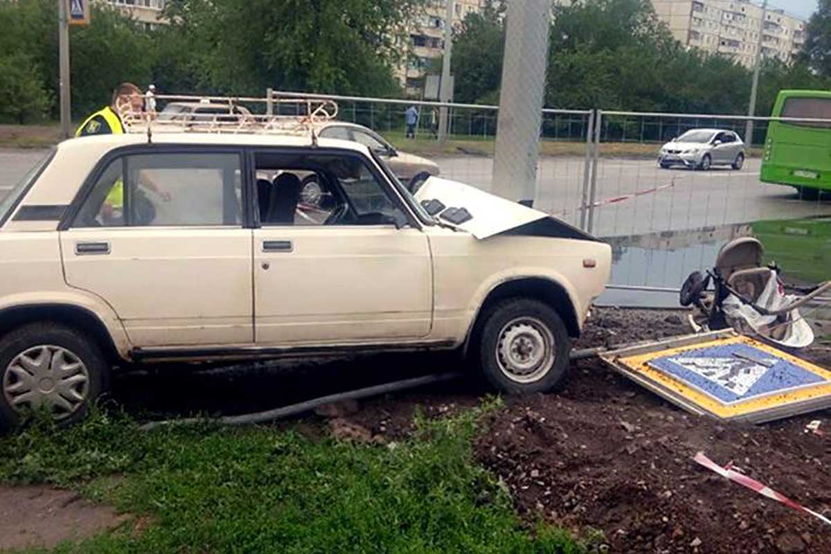 В Харькове машина сбила коляску, младенец погиб (фото)