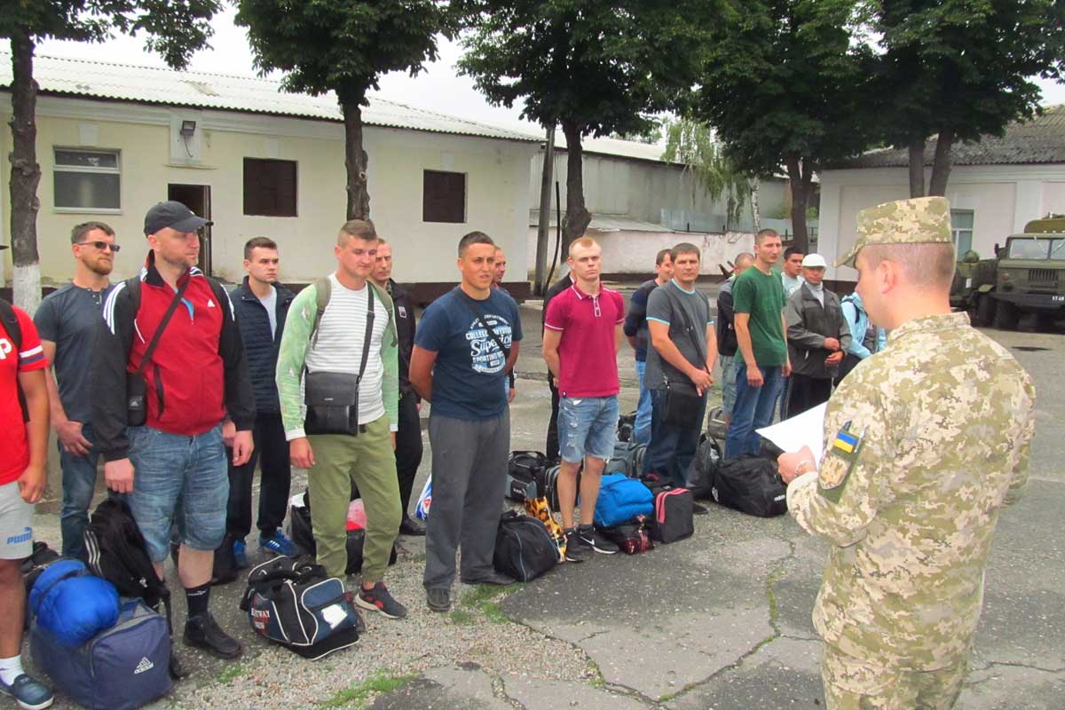 Харьковчан забрали в армию
