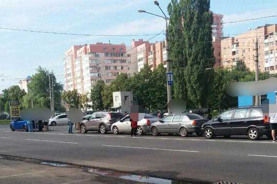 На Клочковской пять машин столкнулись "паровозиком" (фото)