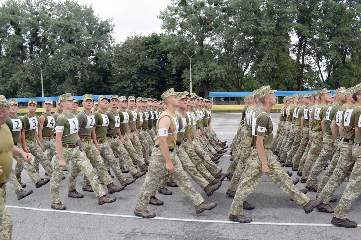 Харьковских курсантов пригласили в Киев на парад (фото)
