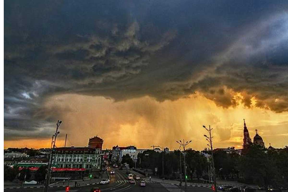 Харьковчане публикуют фото вчерашнего ливня