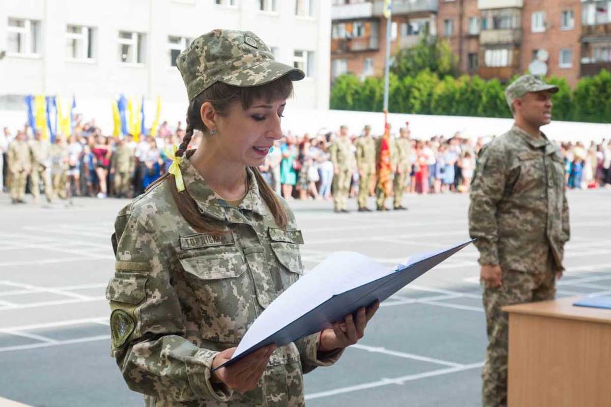 В харьковском вузе офицеры приняли присягу (фото)