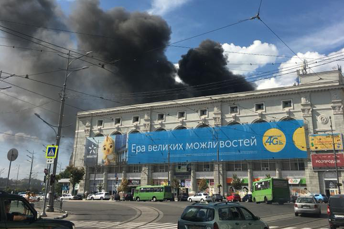 В центре Харькова - крупный пожар (фото)