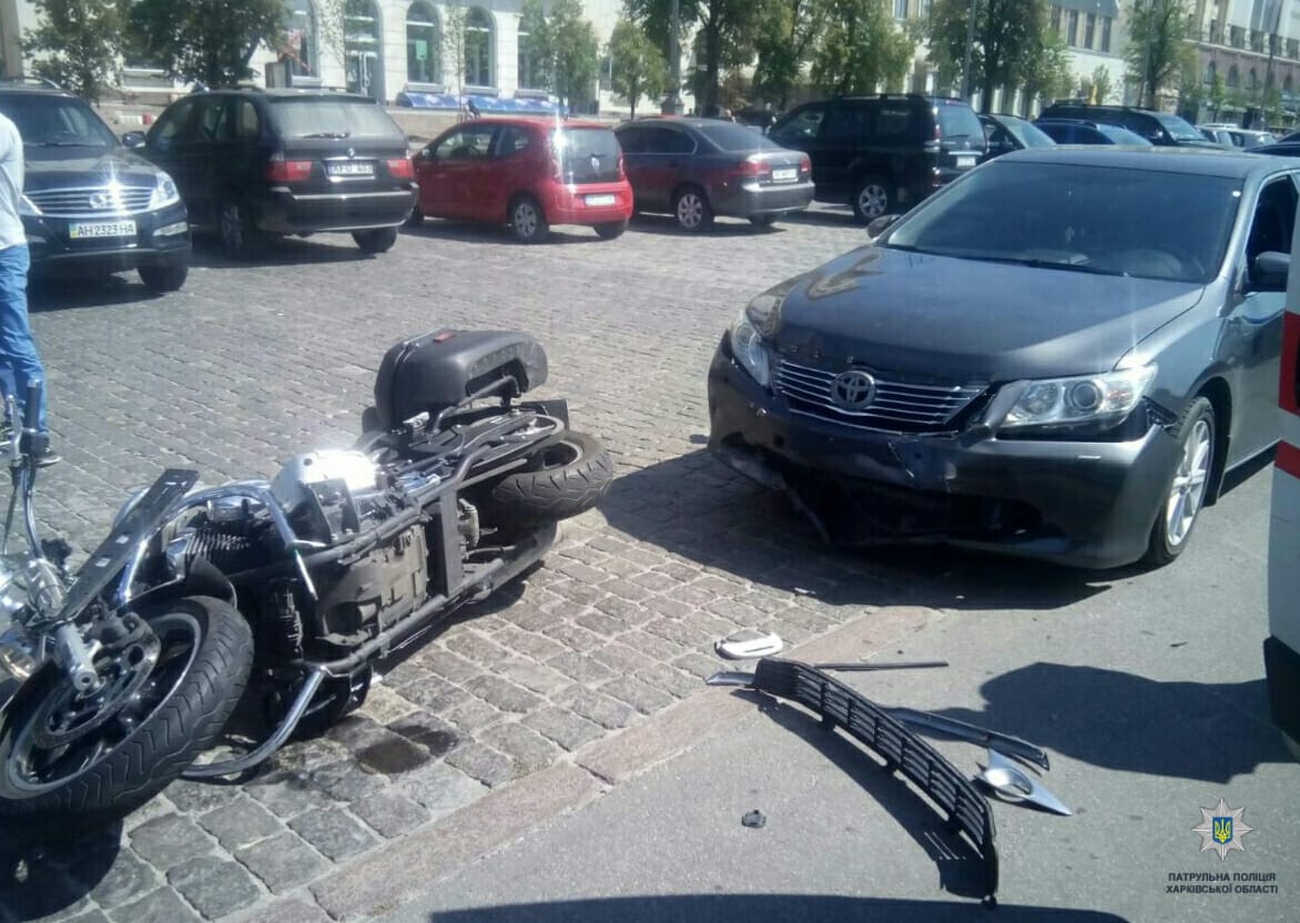 На площади сбит мотоциклист (фото)