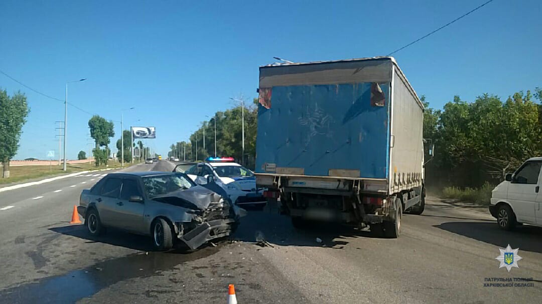Авария с грузовиком: трое пострадавших (фото)