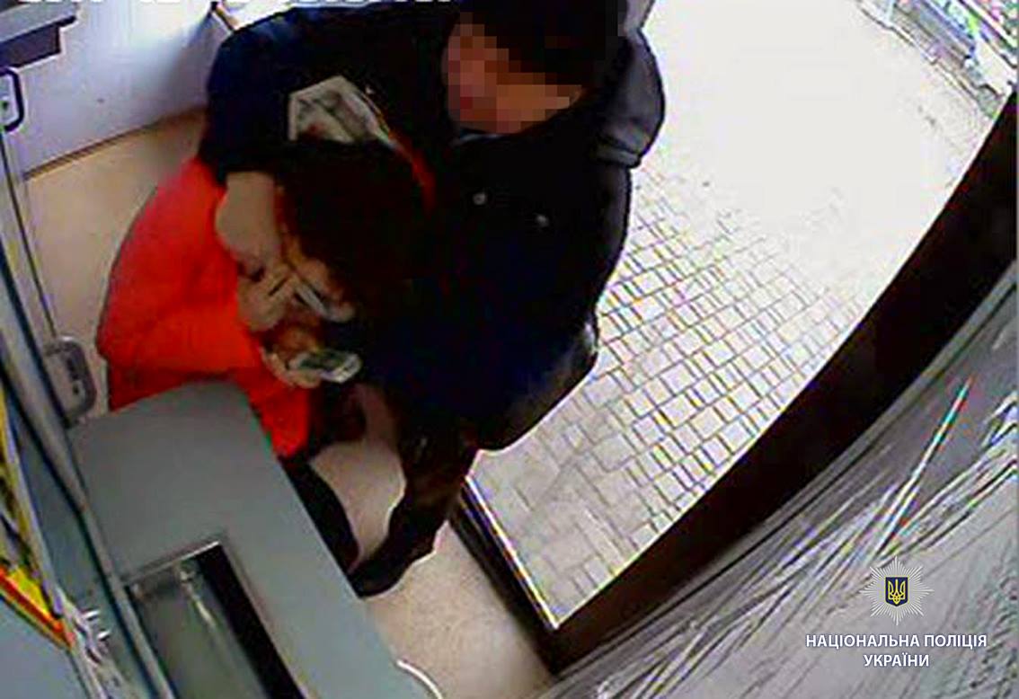 Полиция нашла мужчину, который напал с ножом на кассира "обменки"