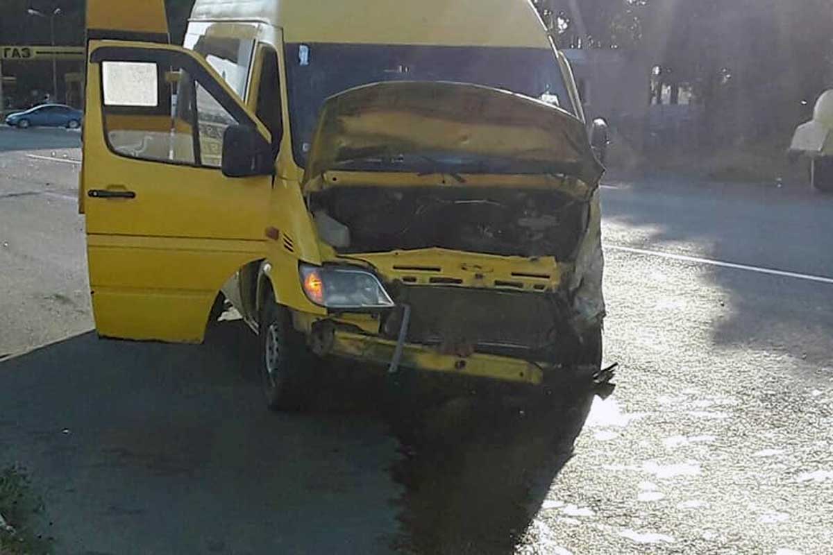Погоня в Харькове: водитель, скрываясь от копов, влетел в заправку (фото)