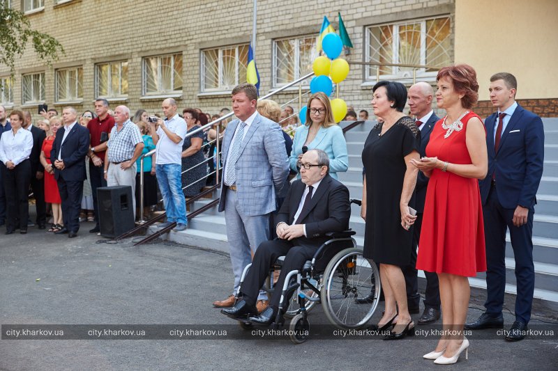 Кернес посетил собственную школу (фото)