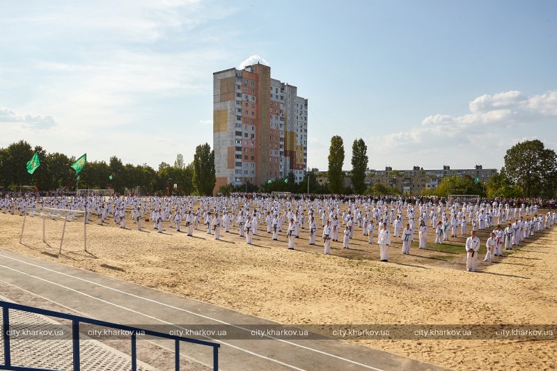 В Харькове открыли стадион (фото)