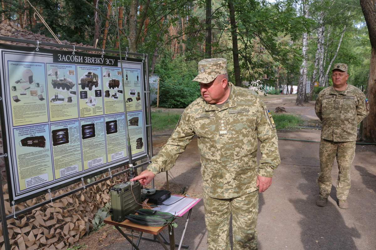 Учения под Харьковом проверил командующий Сухопутными войсками