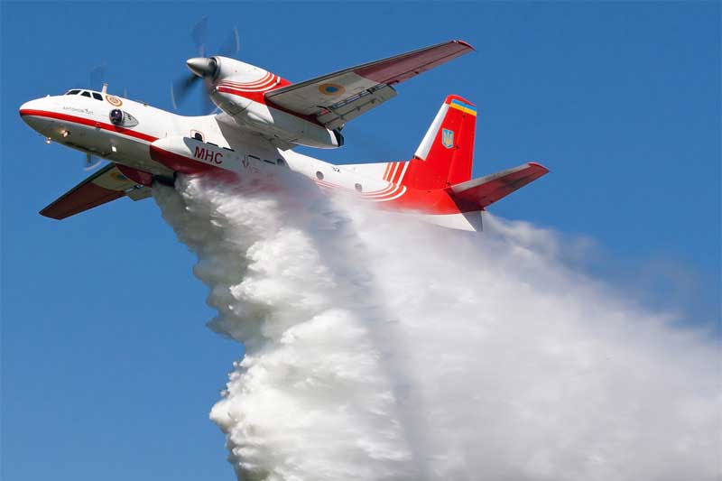 Под Харьковом горит лес, к вылету готовят пожарный самолет