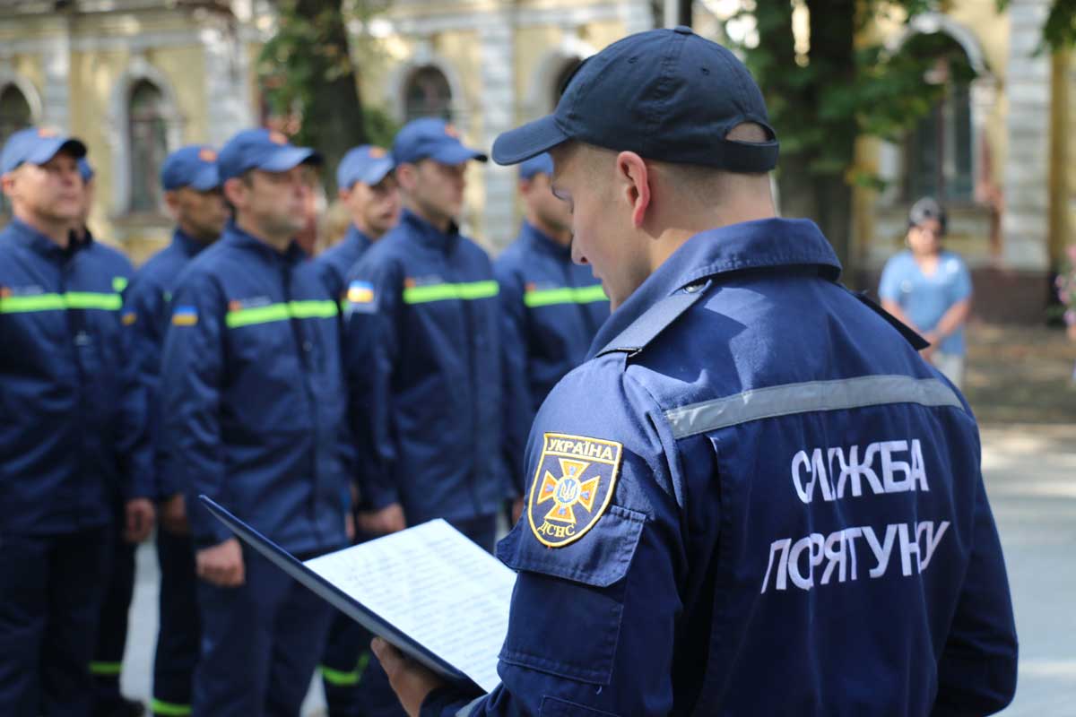 Харьковские спасатели торжественно приняли присягу (фото)