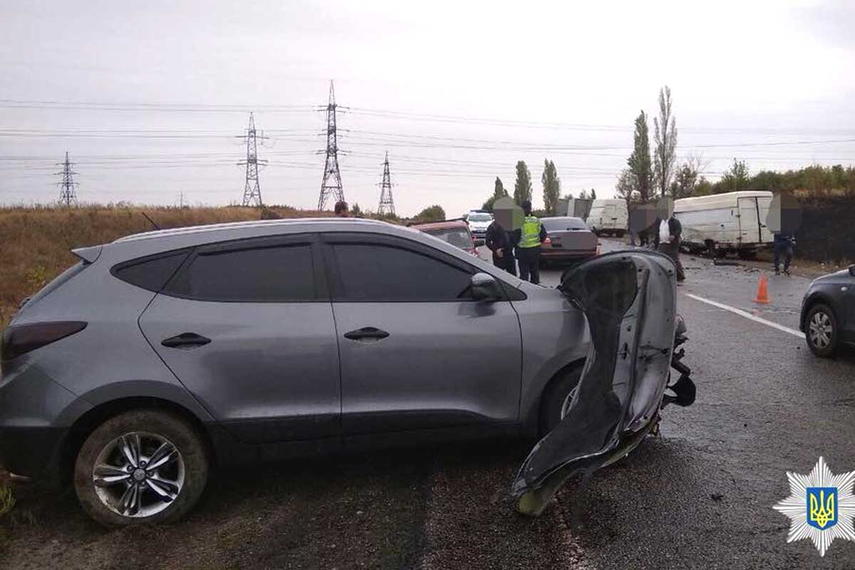 На окраине Харькова столкнулись Hyundai и Iveco (фото)