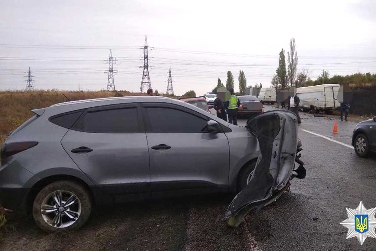 На окраине Харькова столкнулись Hyundai и Iveco (фото)