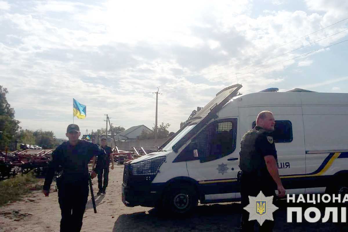 Массовая драка на элеваторе под Харьковом: пострадал полицейский