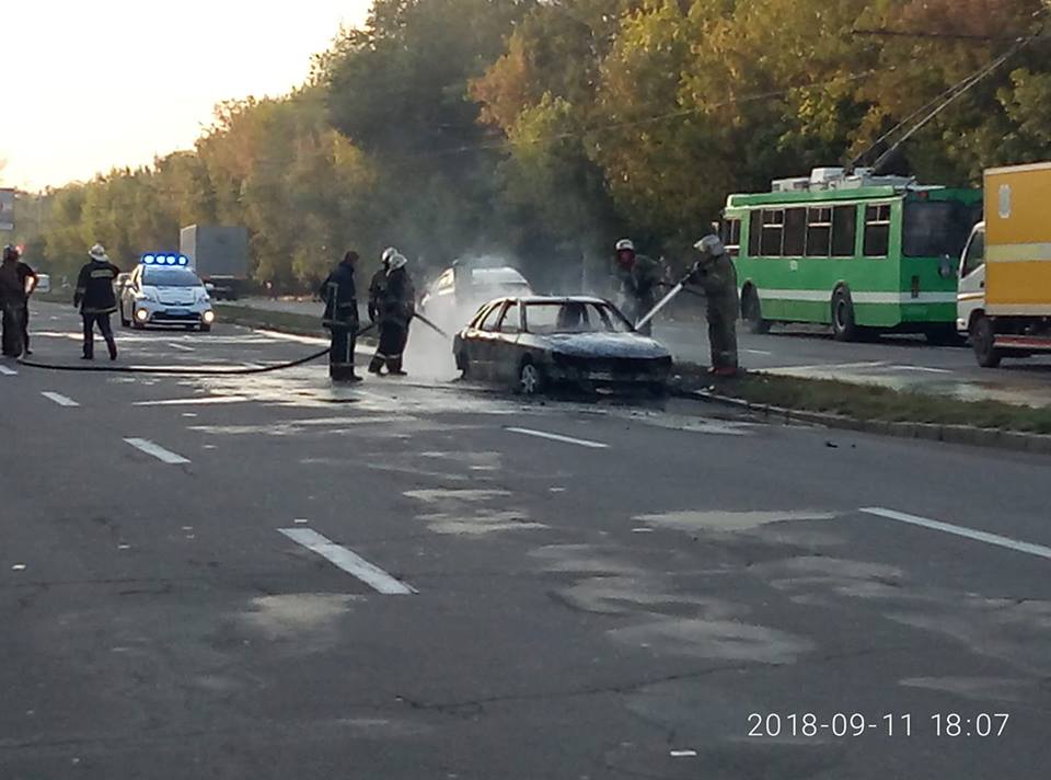 На Московском проспекте сгорела машина (фото, видео)