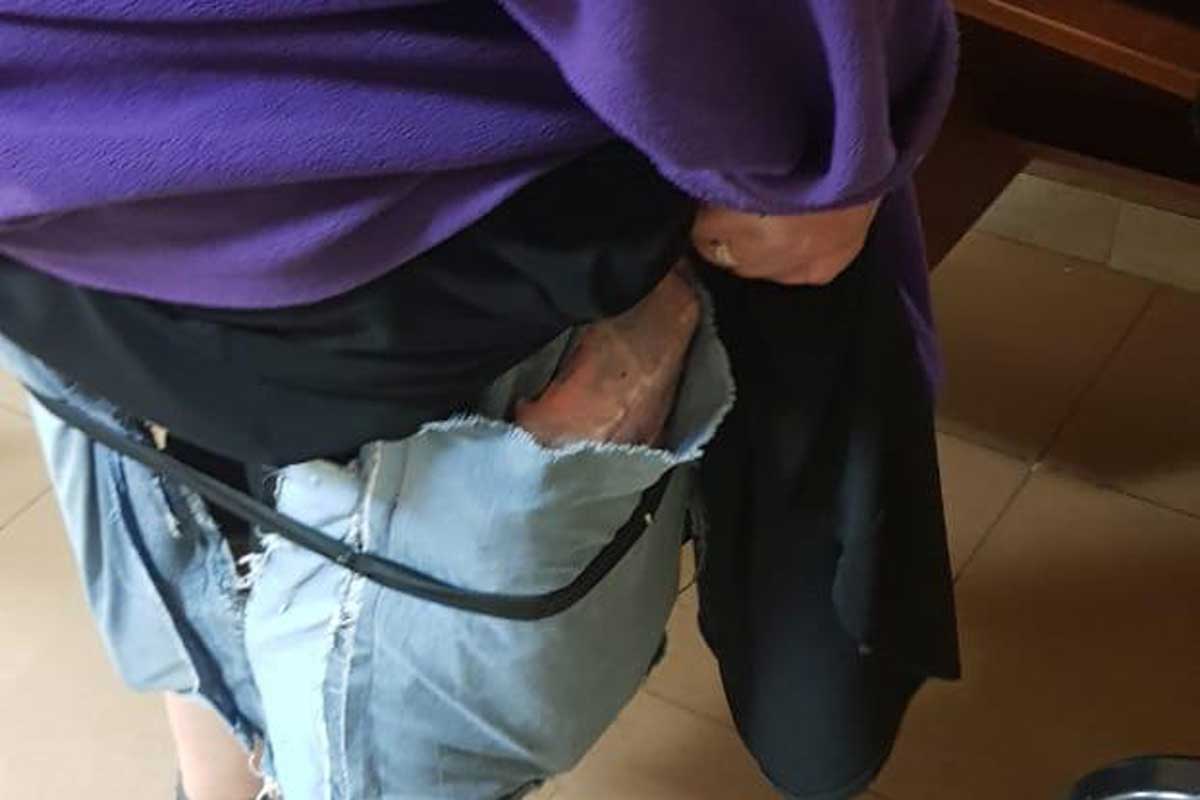 Женщина пыталась вывезти под юбкой 50 айфонов