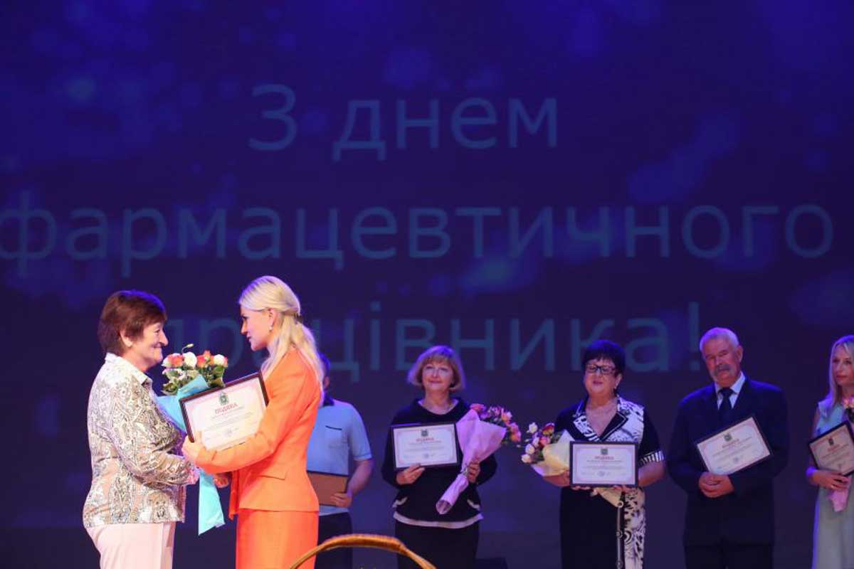 Светличная поздравила фармацевтов Харьковской области с праздником