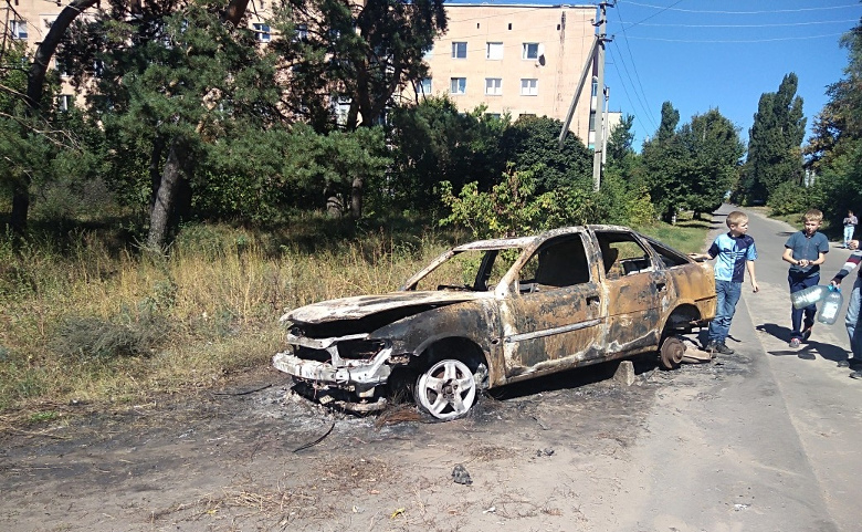 Под Харьковом сгорела машина (фото)