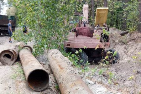 Под Харьковом украли куски магистрального водопровода (фото, видео)