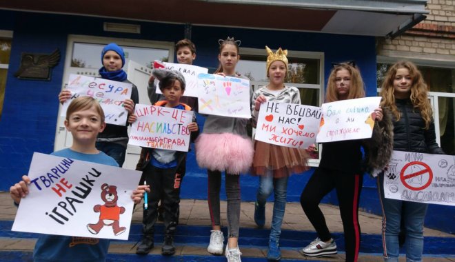В Харькове на акцию протеста вышли дети (фото)