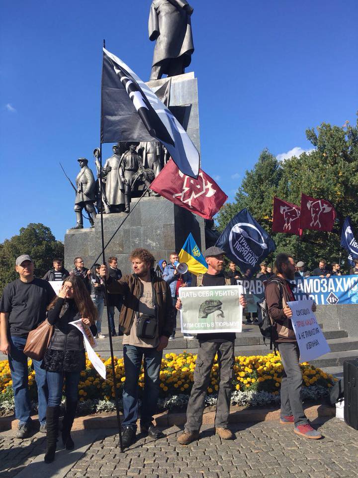У памятника Шевченко проходит митинг за легализацию оружия (фото)