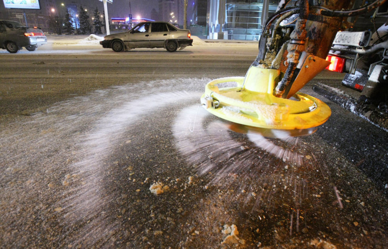 Харьковские дорожники к зиме уже запасли 142 вагона соли