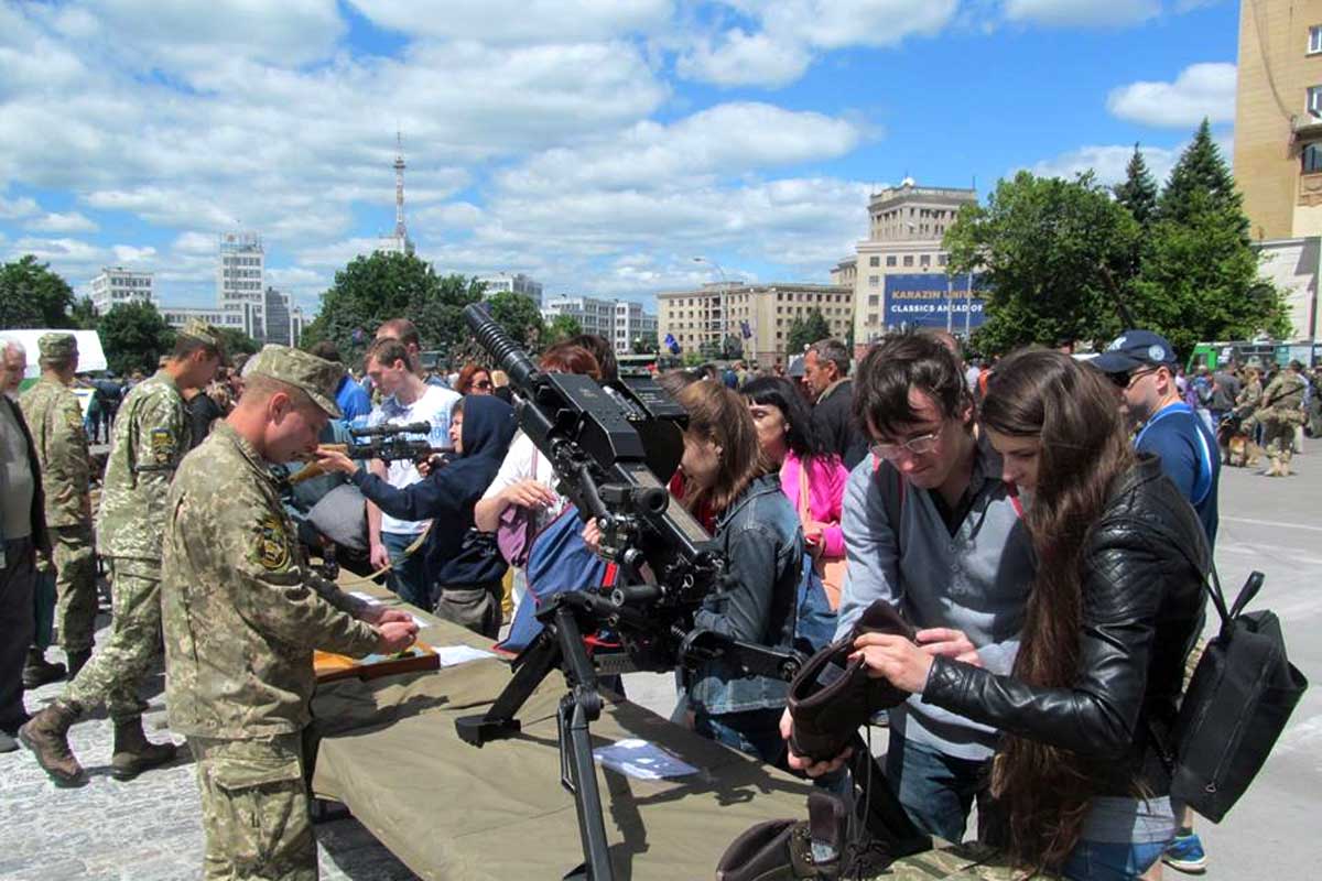 На площади Свободы будут вербовать в армию