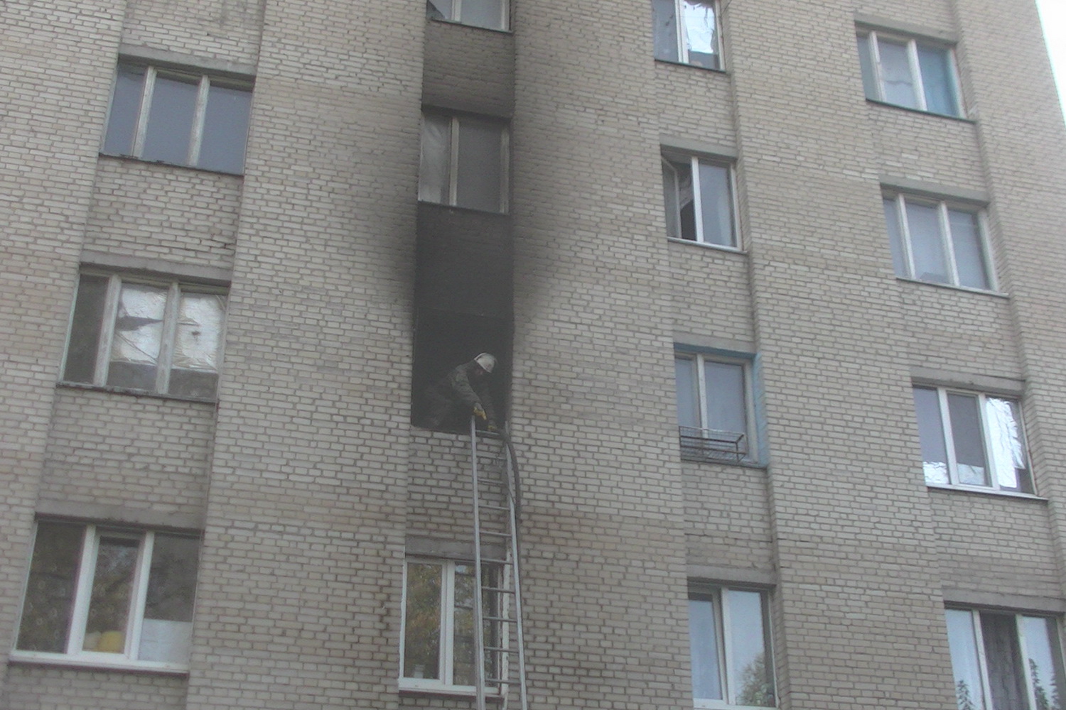 Пожар в Харькове: эвакуированы десятки человек (фото, видео)