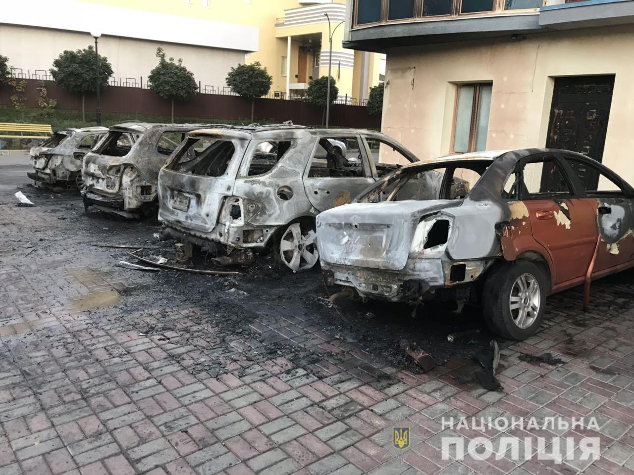 В Сети появилось видео поджога машин на Рымарской