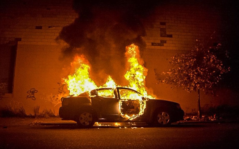 Харьковчанам угрожают поджогами машин (фото)