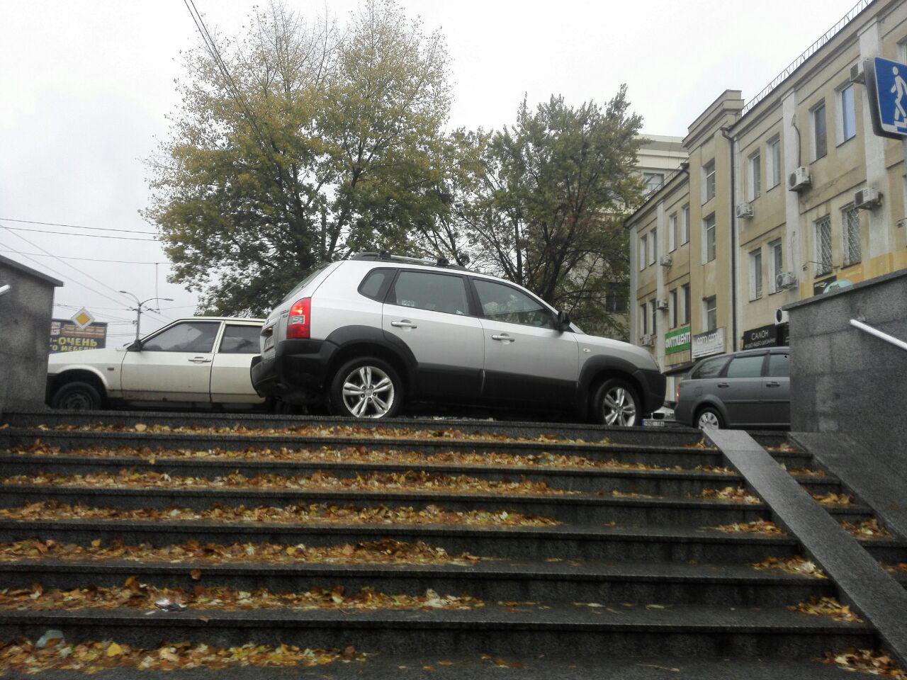 Машина перегородила выезд