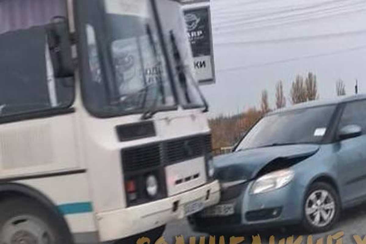 Возле "Лоска" автобус попал в ДТП