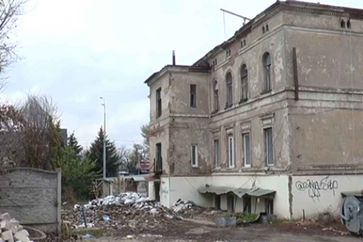 ЧП в Харькове: люди сорвались с крыши