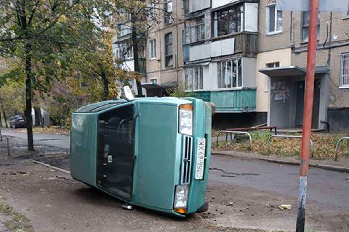 На Новых домах перевернулась машина (фото)