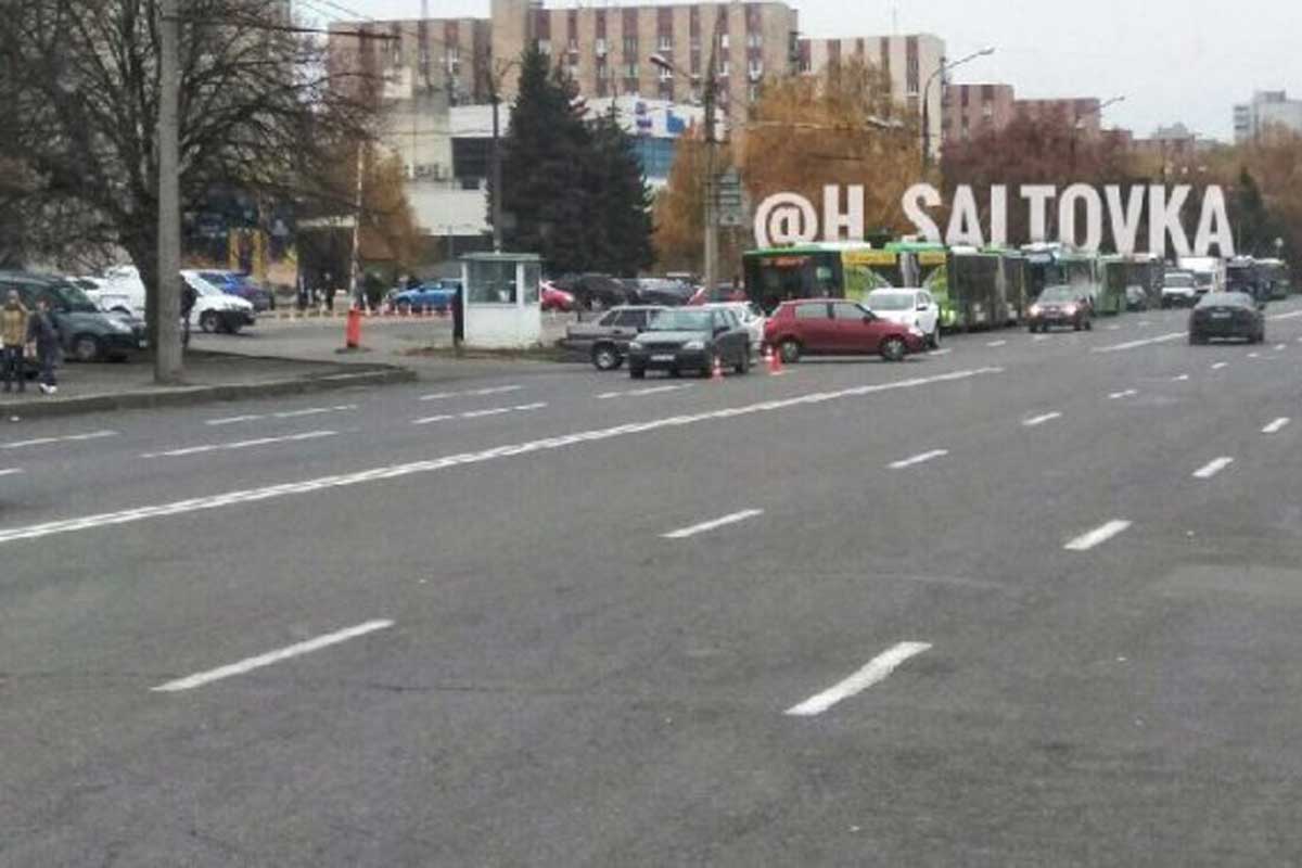 В Харькове - ДТП, троллейбусы не могут проехать к метро (дополнено)
