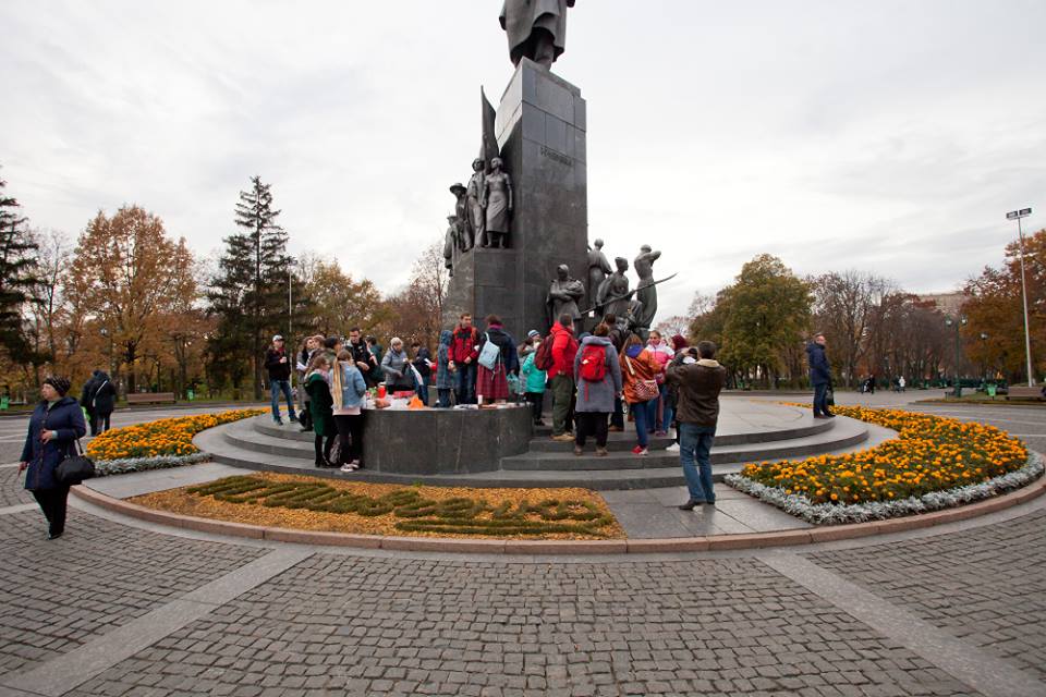 "Кусочек торта": в Харькове прошло массовое чаепитие (фото)