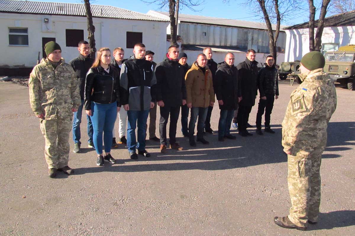 Харьковский военкомат отправил офицеров в войска