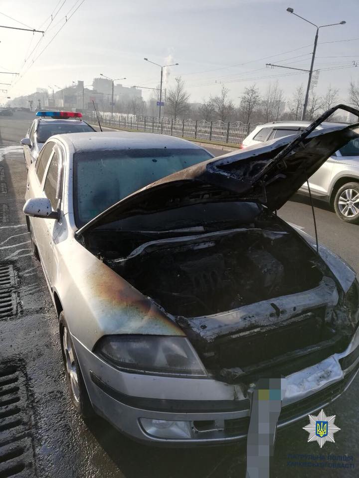 На Павловом поле на ходу загорелась машина (фото)