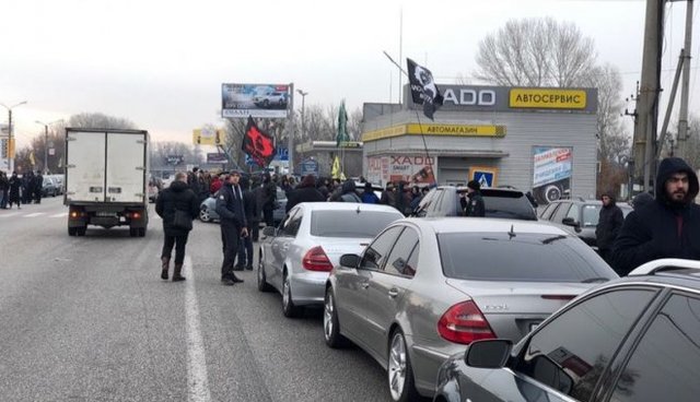 "Евробляхеры" разблокировали дороги под Харьковом