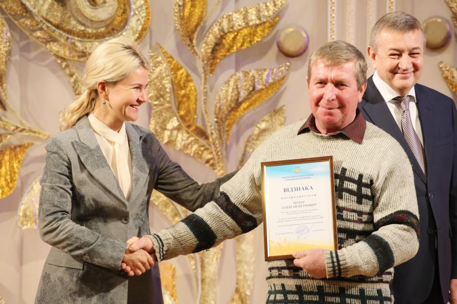 Светличная вручила награды харьковским аграриям