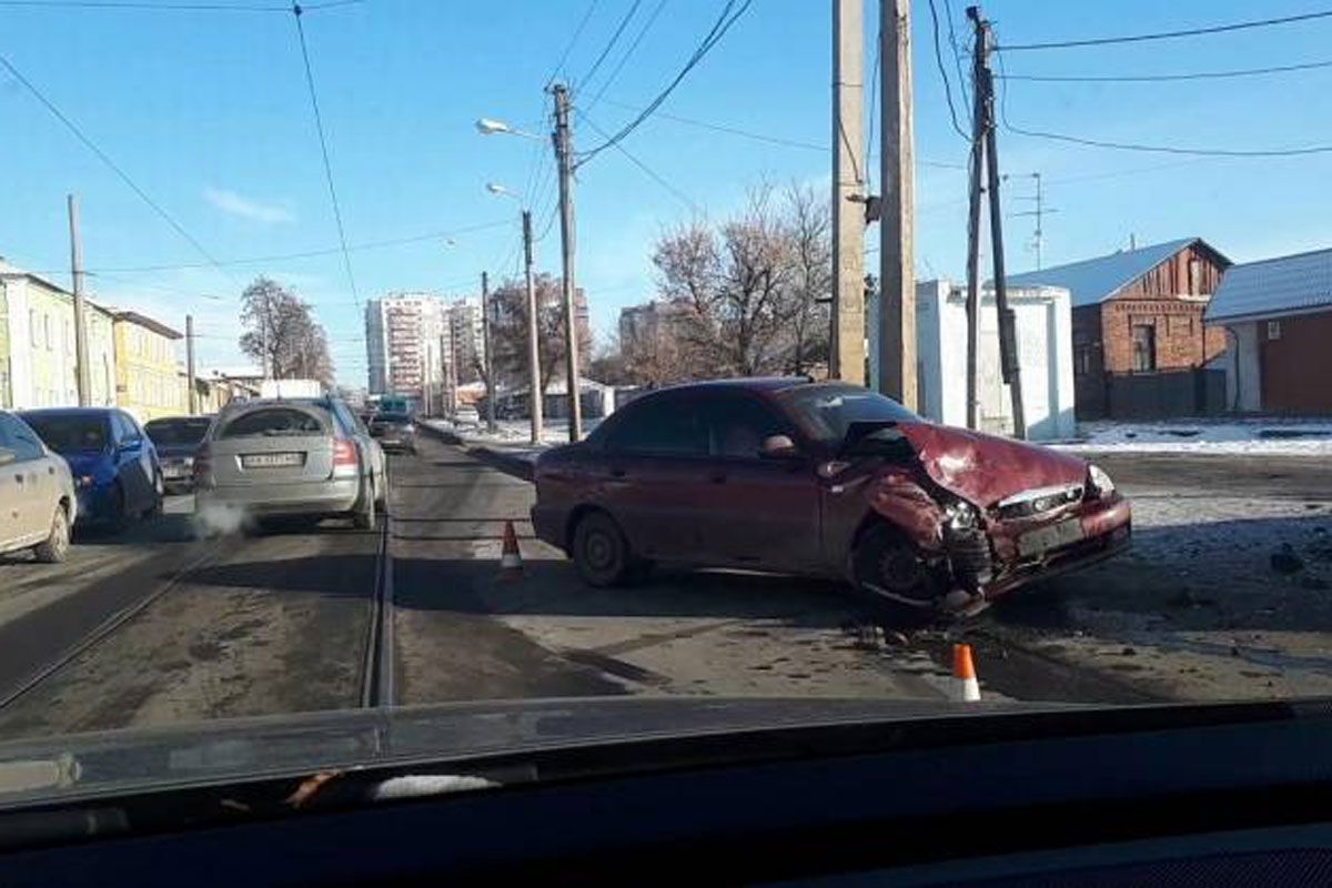 На Москалевке внедорожник попал в ДТП