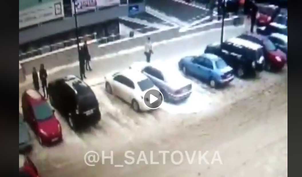 На Салтовке неадекватный "евробляхер" побил несколько авто (видео)